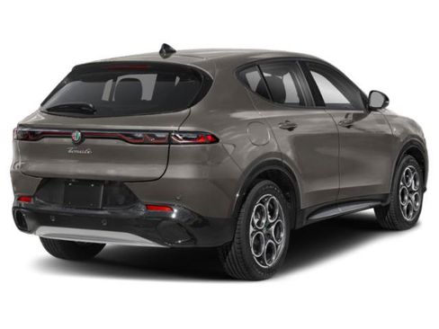 Used 2024 Alfa Romeo Tonale Veloce w/ Premium Interior Package AWD/4WD image 5