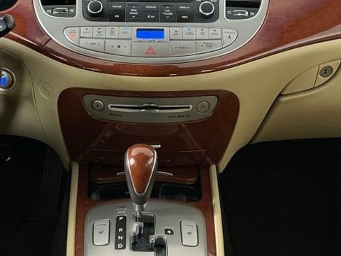Used 2013 Hyundai Genesis 3.8 RWD image 17