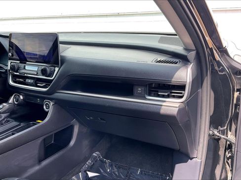 Used 2025 Toyota Grand Highlander FWD image 21