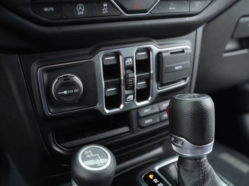 Used 2021 Jeep Wrangler Unlimited Sport AWD/4WD image 35