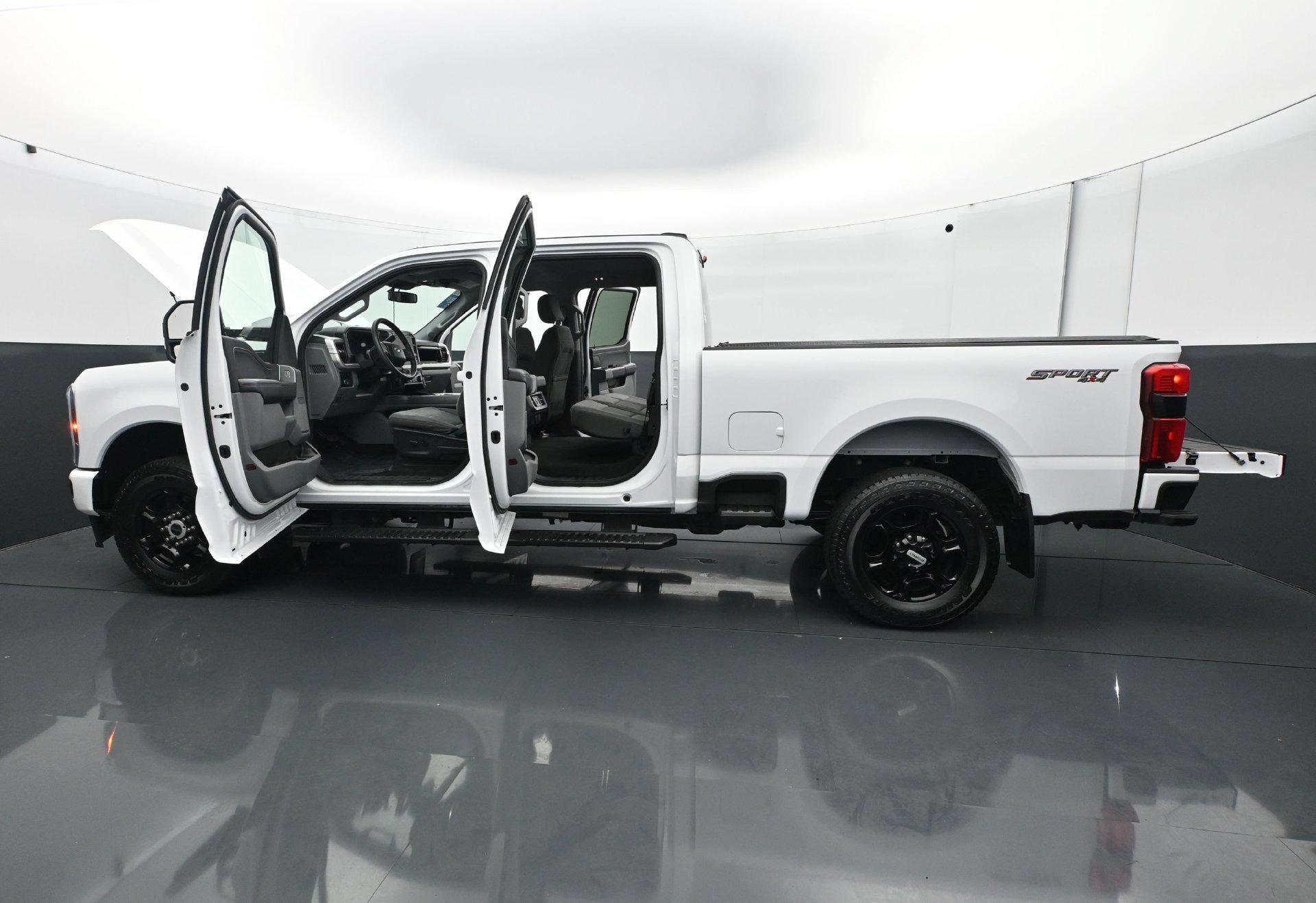 Used 2024 Ford F250 XLT w/ XLT Premium Package AWD/4WD image 31
