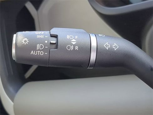 Used 2023 Land Rover Defender 90 SE image 26