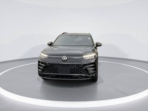 New 2026 Volkswagen Tiguan SE R-Line AWD/4WD image 3