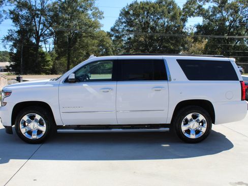 Used 2017 Chevrolet Suburban LT w/ LT Signature Package image 7