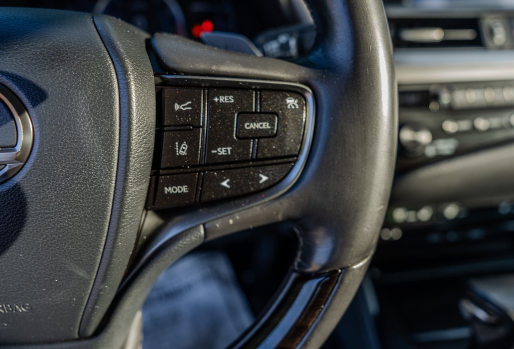 Used 2019 Lexus ES 350 w/ Premium Package FWD image 17