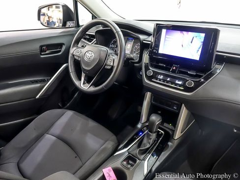 Used 2024 Toyota Corolla Cross LE AWD/4WD image 31