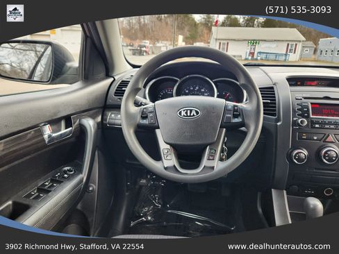 Used 2012 Kia Sorento FWD image 29