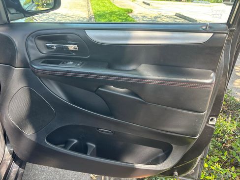 Used 2019 Dodge Grand Caravan GT FWD image 22