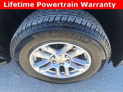 Used 2025 Chevrolet Suburban LS image 27