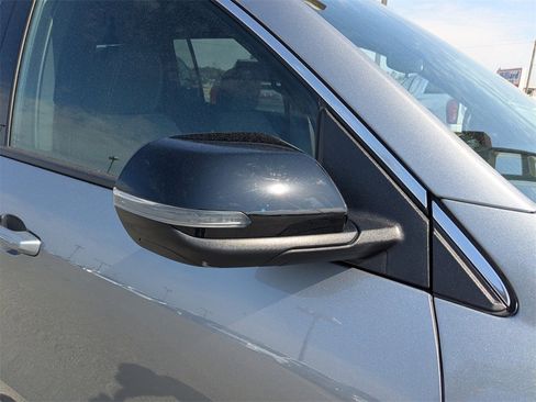 Used 2025 Chevrolet Traverse LT image 12