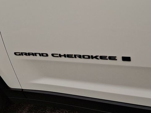 Used 2023 Jeep Grand Cherokee L Laredo AWD/4WD image 32