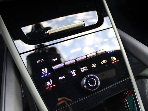 Certified 2025 Porsche Cayenne image 20