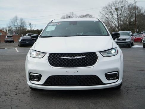 Used 2024 Chrysler Pacifica Touring-L image 26