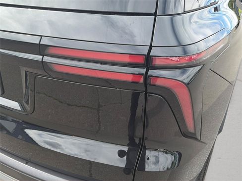 Used 2025 Chevrolet Traverse LT AWD/4WD image 38