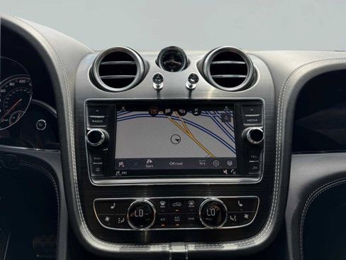 Used 2017 Bentley Bentayga image 28