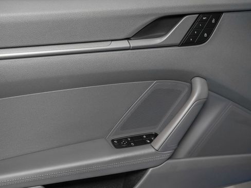 Used 2023 Porsche 911 Carrera w/ Sport Chrono Package image 38