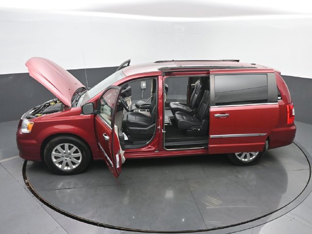Used 2016 Chrysler Town & Country Touring w/ Driver Convenience Group FWD image 60