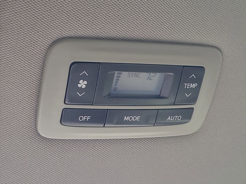 Certified 2018 Toyota Sienna XLE image 13