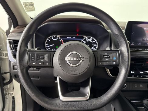 Used 2023 Nissan Rogue SV image 16