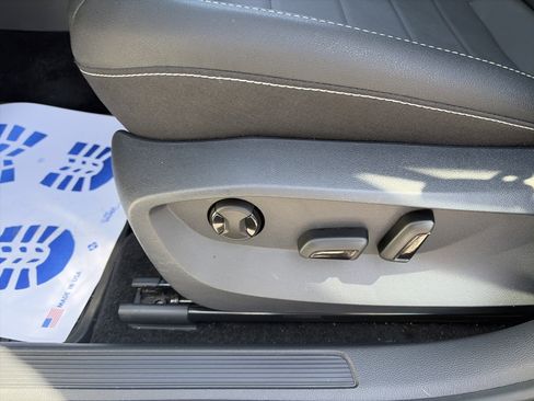 Used 2024 Volkswagen Taos SE image 18