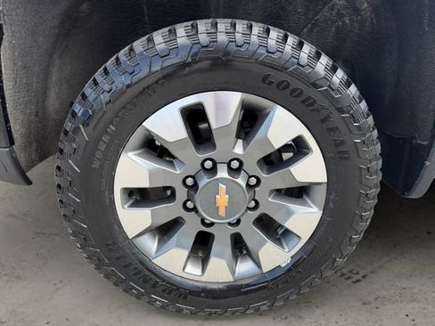 Used 2024 Chevrolet Silverado 2500 Custom w/ Custom Value Package AWD/4WD image 15