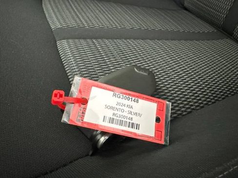 Certified 2024 Kia Sorento LX FWD image 31