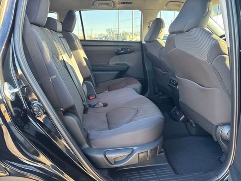 Used 2024 Toyota Highlander LE image 14