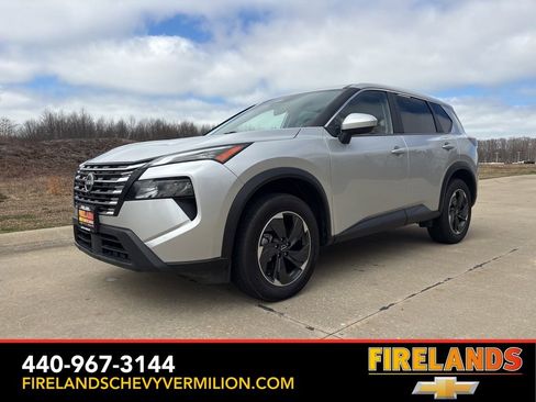 Used 2024 Nissan Rogue SV image 1