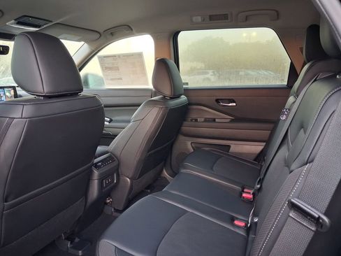 New 2026 Nissan Pathfinder SL FWD image 5