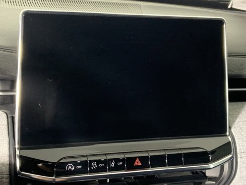 Used 2022 Jeep Compass Latitude image 12