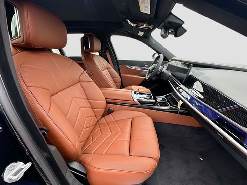 New 2026 BMW 750e xDrive w/ Premium Package image 24
