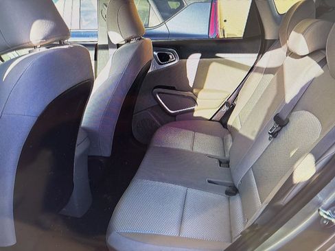 Used 2025 Kia Soul LX image 9
