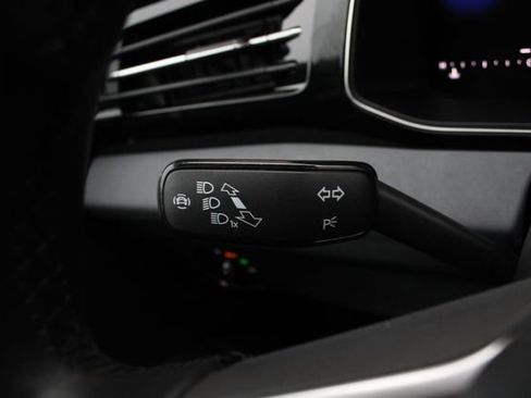 Used 2025 Volkswagen Jetta SE w/ Sunroof Package image 13