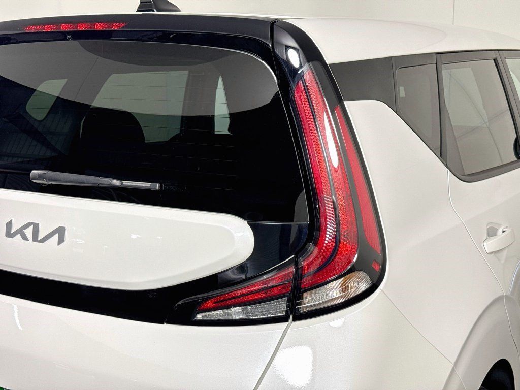 Used 2025 Kia Soul LX FWD image 32