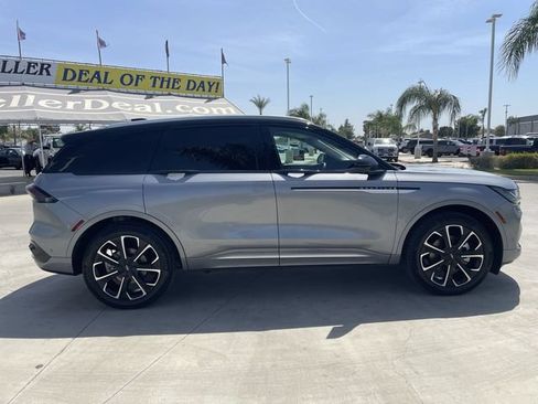 Used 2024 Lincoln Nautilus Reserve w/ Equipment Group 202A AWD/4WD image 9