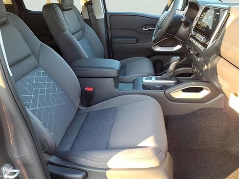 Used 2026 Nissan Frontier SV w/ All-Weather Content Package AWD/4WD image 17