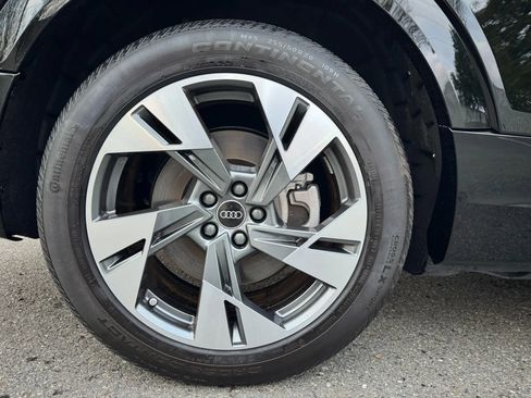 Used 2022 Audi e-tron Premium Plus image 18