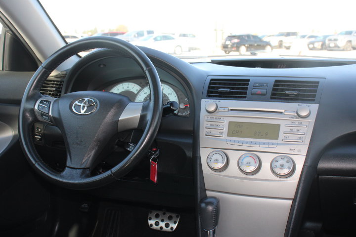 Used 2010 Toyota Camry SE FWD image 21
