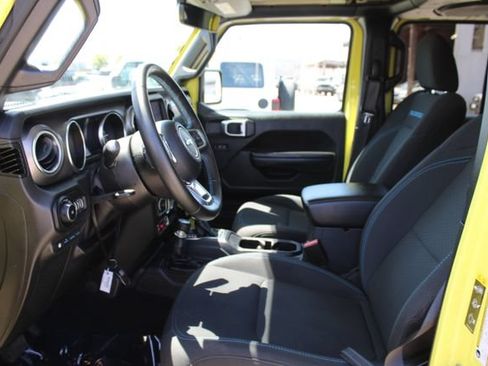 Used 2022 Jeep Wrangler Unlimited Rubicon 4xe w/ Cold Weather Group AWD/4WD image 46