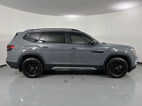 Used 2024 Volkswagen Atlas Peak Edition SE AWD/4WD image 38