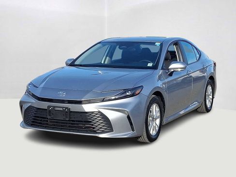 Certified 2025 Toyota Camry LE image 1