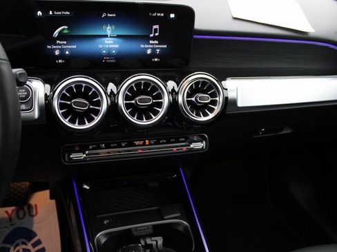 Used 2023 Mercedes-Benz GLB 250 4MATIC image 25