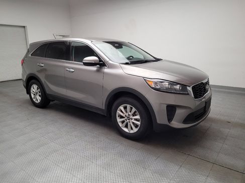 Used 2019 Kia Sorento LX image 11