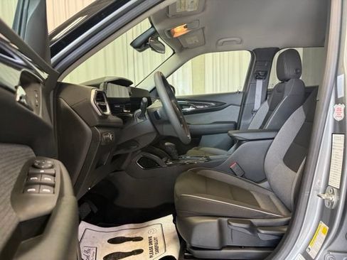 Used 2025 Chevrolet TrailBlazer LT AWD/4WD image 5