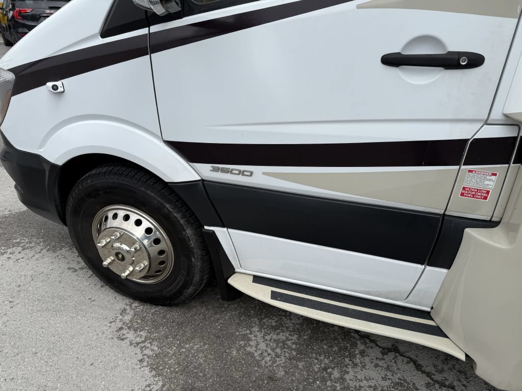 Used 2014 Mercedes-Benz Sprinter 3500 image 33