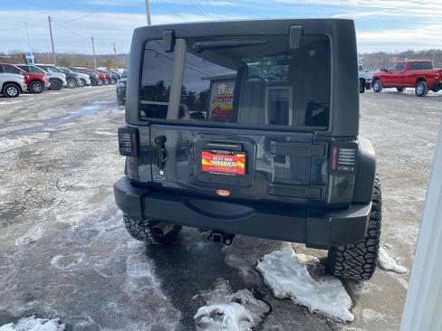 Used 2017 Jeep Wrangler Unlimited Rubicon w/ Cold Weather Group AWD/4WD image 6