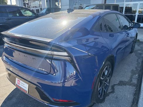 Used 2025 Toyota Prius Plug-In Hybrid image 7