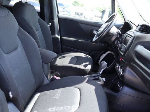 Used 2017 Jeep Renegade Latitude FWD image 15