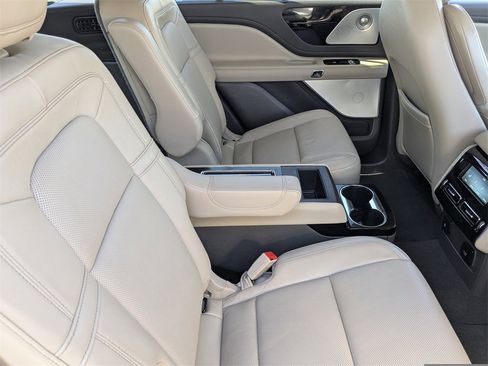 Used 2020 Lincoln Aviator Reserve w/ Equipment Group 201A image 13