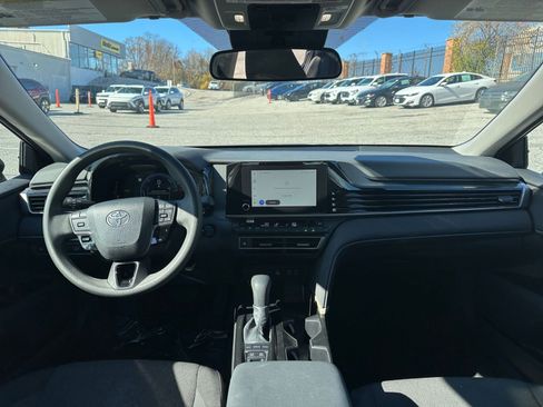 Used 2025 Toyota Camry LE image 32
